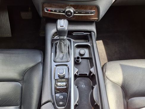 Used 2016 Volvo XC90 T6 Momentum AWD/4WD image 28