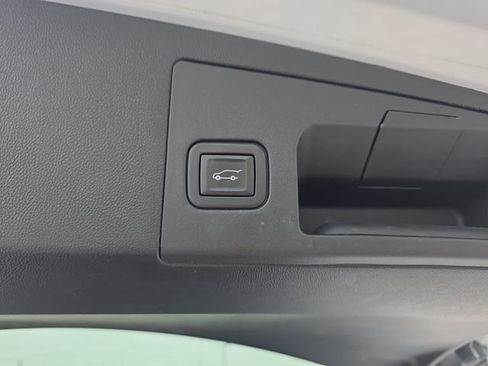 Used 2020 Cadillac XT5 Sportv w/ LPO, Floor Liner Package AWD/4WD image 13