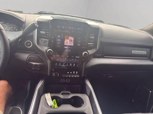 Used 2025 RAM 2500 Laramie AWD/4WD image 28