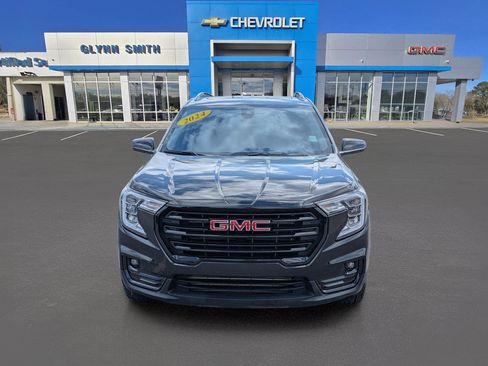 Used 2024 GMC Terrain SLT w/ Elevation Edition image 2