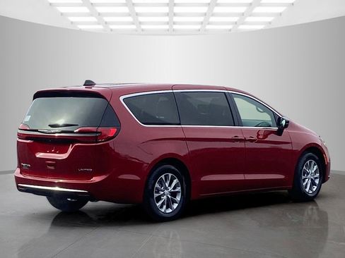 New 2026 Chrysler Pacifica Limited image 7