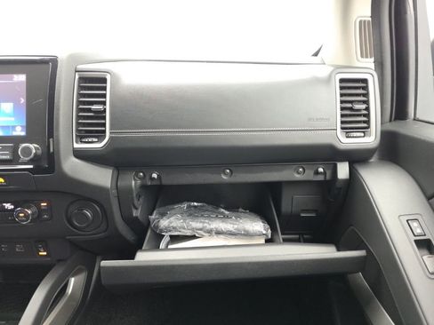 Used 2024 Nissan Frontier SV w/ Hardbody Edition image 38