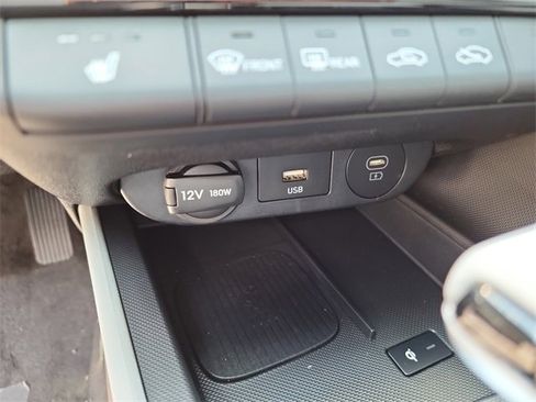 New 2025 Hyundai Elantra Limited image 19