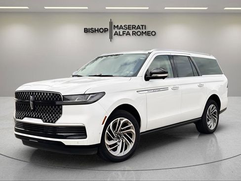 Used 2025 Lincoln Navigator L Reserve image 3