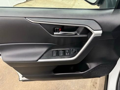 Used 2022 Toyota RAV4 XLE image 15