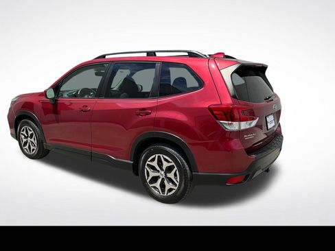 Used 2020 Subaru Forester Premium AWD/4WD image 3