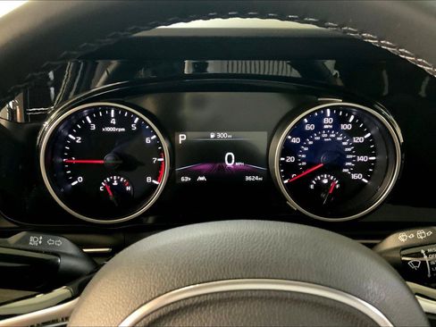 Certified 2023 Kia Carnival EX FWD image 20