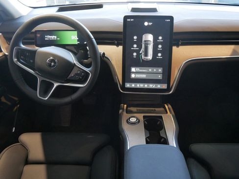 New 2025 Volvo EX90 Plus image 6