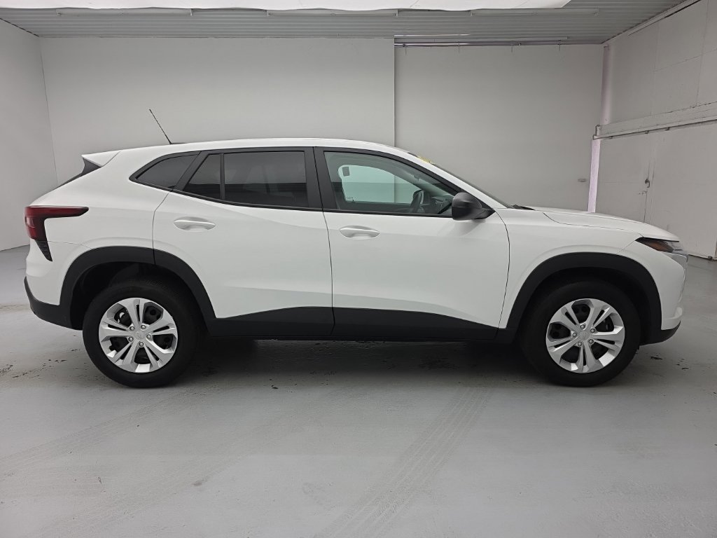 Used 2024 Chevrolet Trax LS FWD image 13