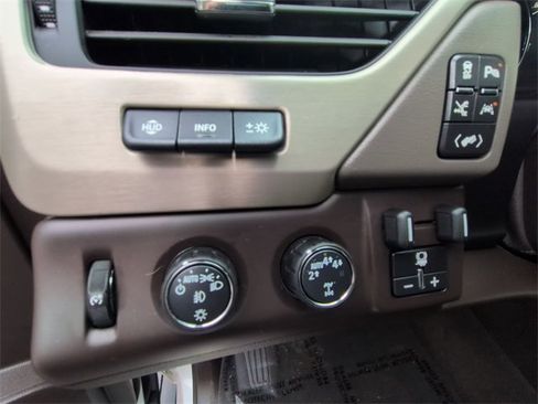 Used 2020 GMC Yukon Denali w/ Denali Premium Package image 36