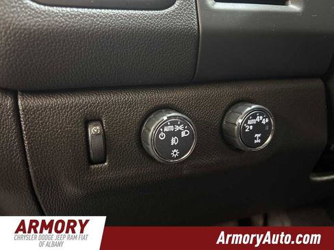 Used 2022 Chevrolet Colorado LT w/ LT Convenience Package image 11