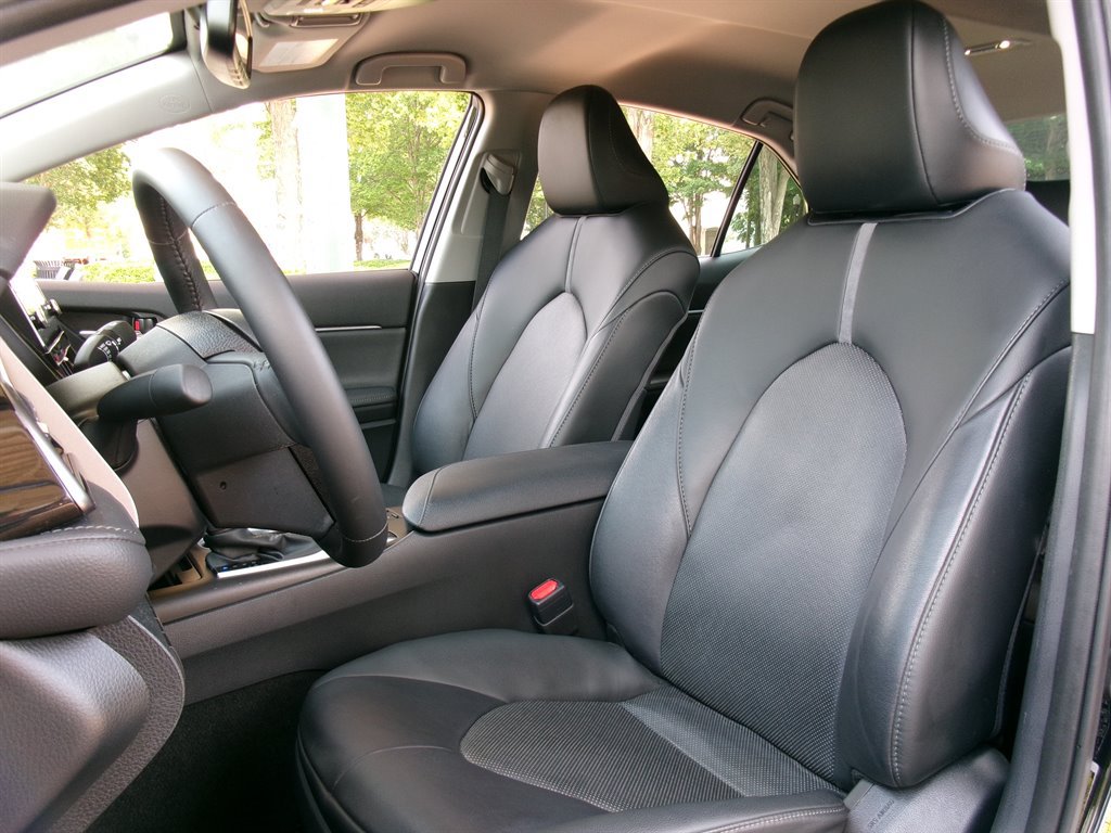 Used 2024 Toyota Camry XLE FWD image 13