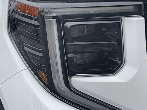 Used 2022 GMC Sierra 1500 Elevation w/ Elevation Premium Package AWD/4WD image 11