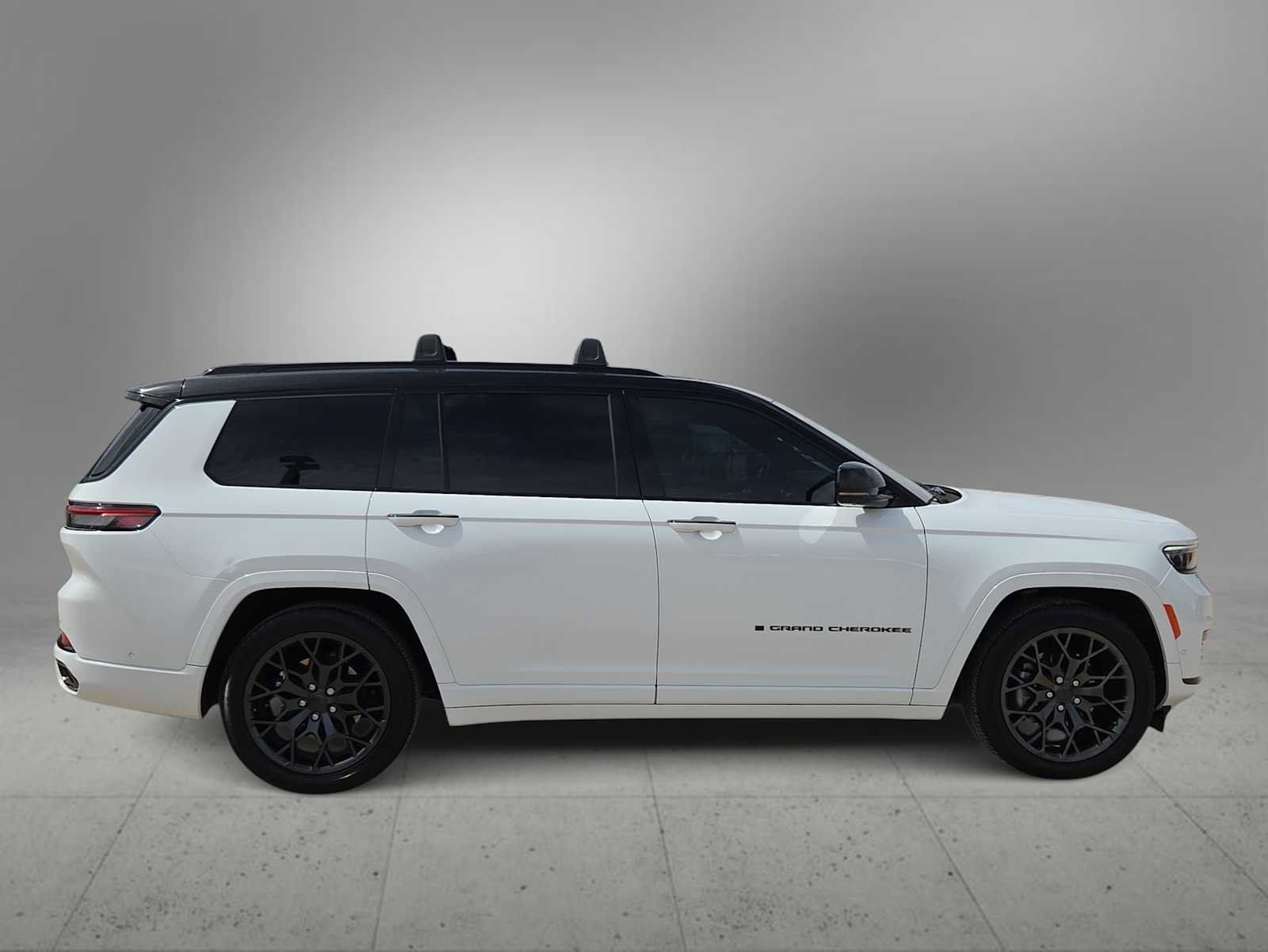 Used 2024 Jeep Grand Cherokee L Summit AWD/4WD image 9