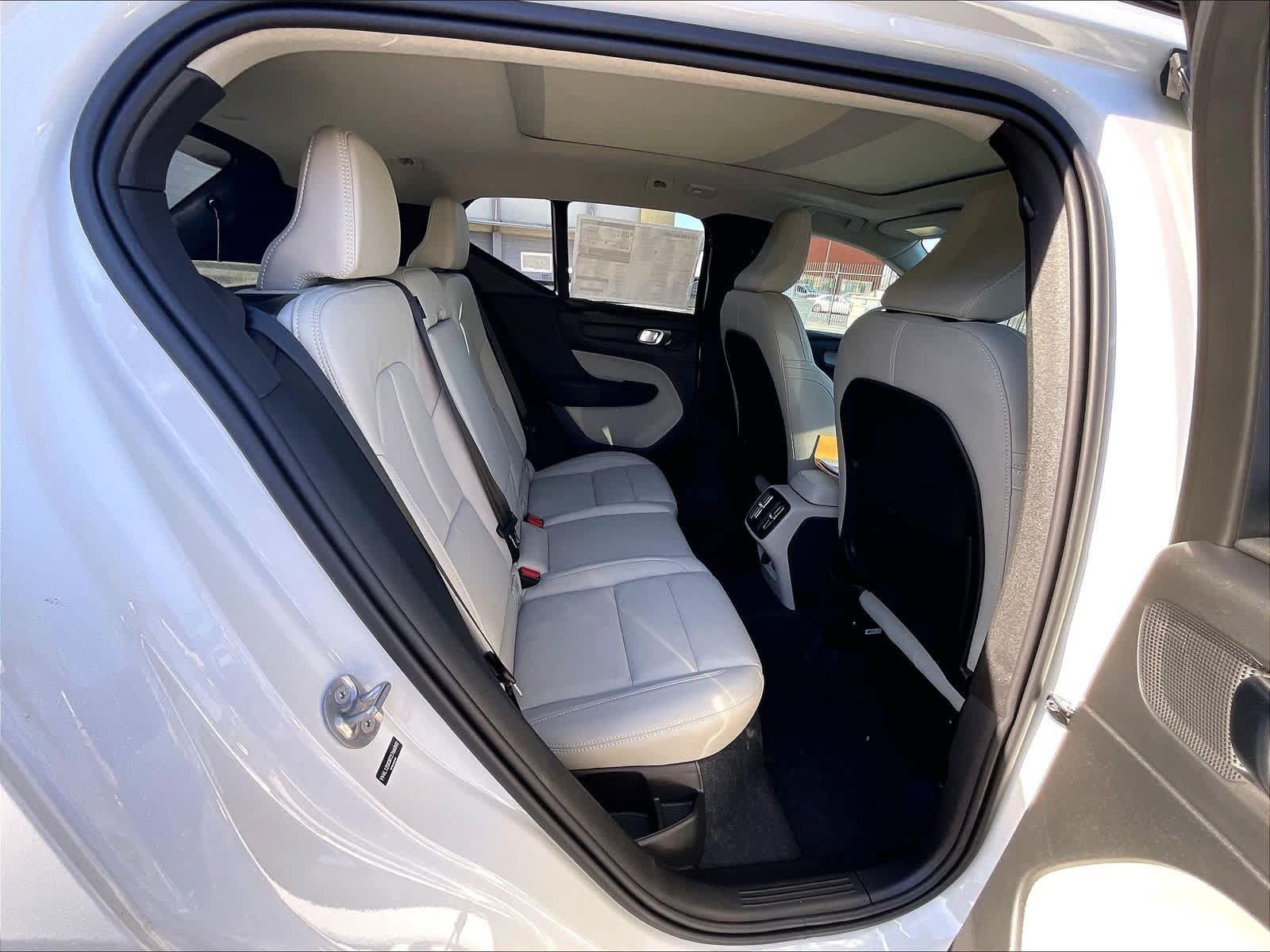 New 2026 Volvo XC40 B5 Plus w/ Protection Package Premier AWD/4WD image 27