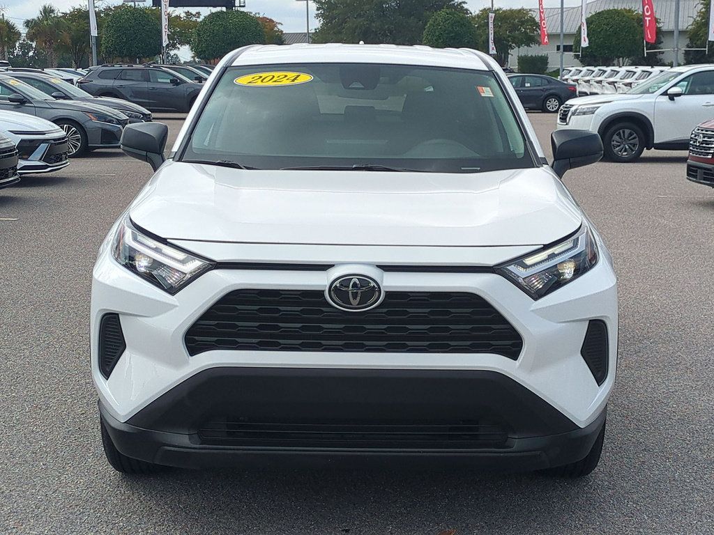 Used 2024 Toyota RAV4 LE FWD image 8