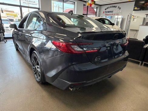 Used 2025 Toyota Camry SE image 12