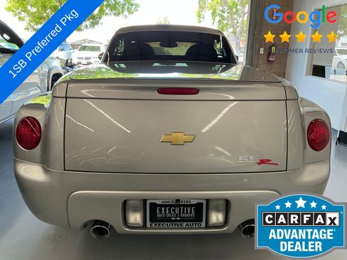 Used 2005 Chevrolet SSR w/ Preferred Equipment Group image 8