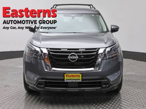 Used 2024 Nissan Pathfinder SV AWD/4WD image 2