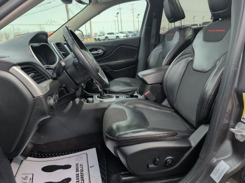 Used 2017 Jeep Cherokee Trailhawk w/ Comfort/Convenience Group image 8