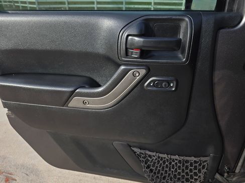 Used 2018 Jeep Wrangler Unlimited Sport S AWD/4WD image 27