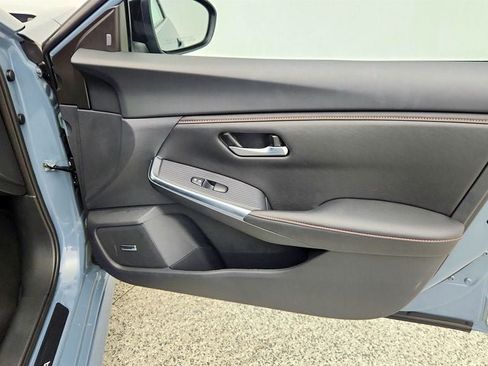Used 2025 Nissan Sentra SR w/ SR Premium Package FWD image 25