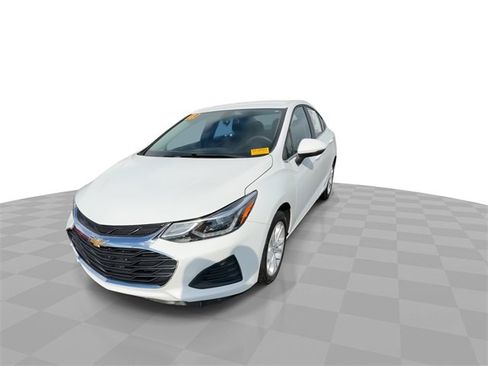 Certified 2019 Chevrolet Cruze LT w/ LT True North Edition image 4