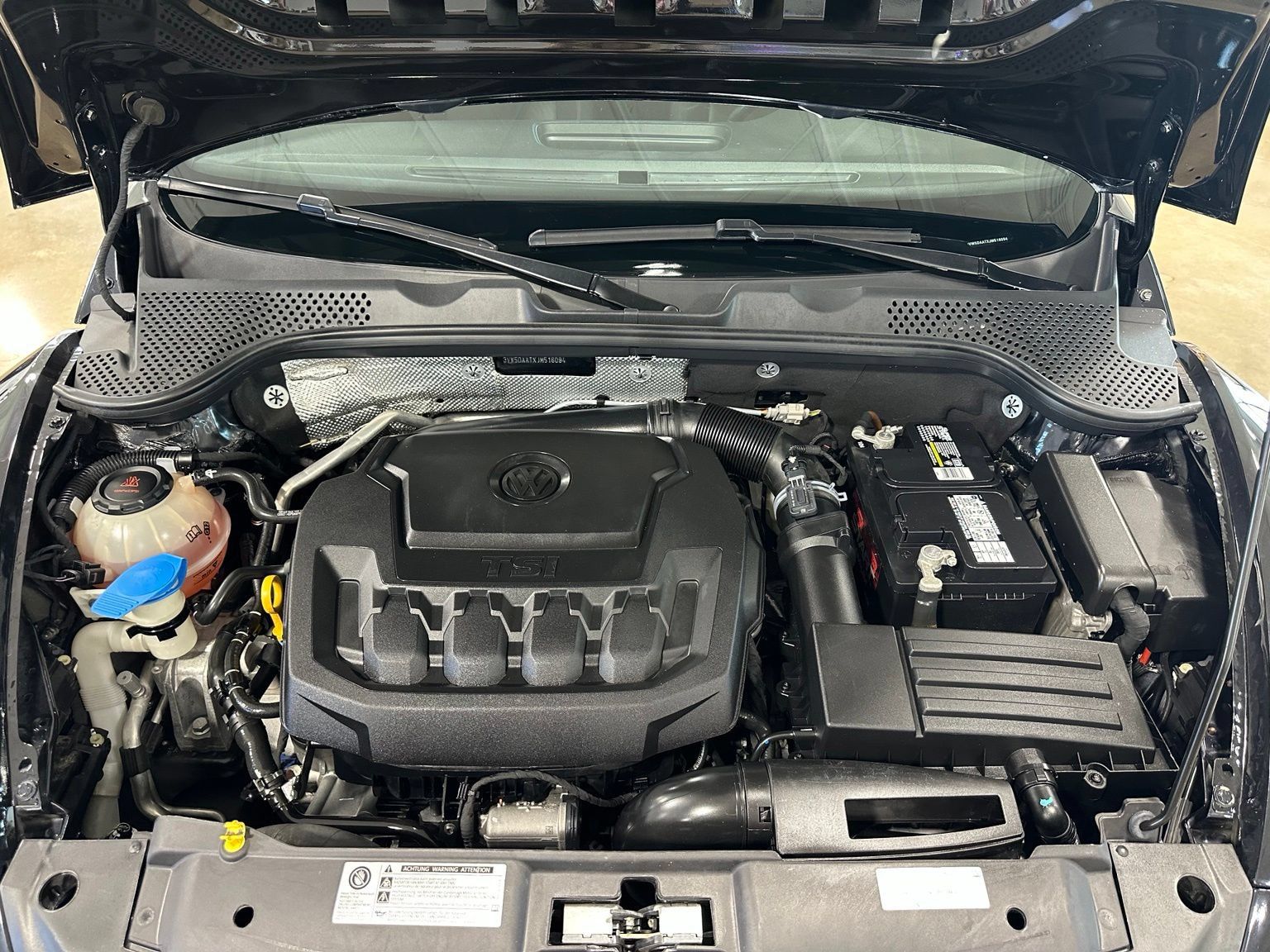 Used 2018 Volkswagen Beetle 2.0T SE FWD image 38