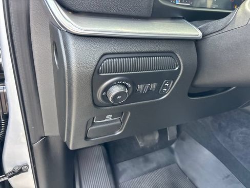 Used 2024 Jeep Wagoneer Series II w/ Convenience Group I AWD/4WD image 19