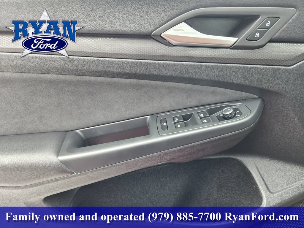 Used 2024 Volkswagen GTI SE FWD image 16