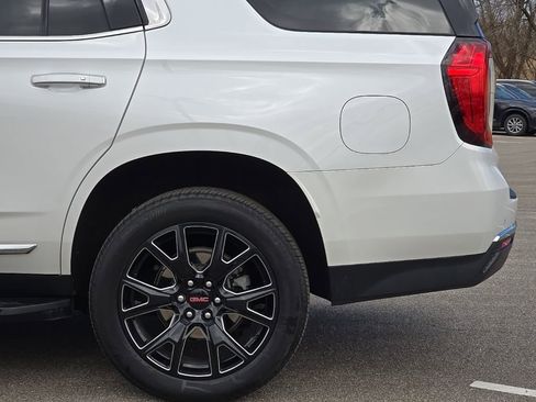 Used 2023 GMC Yukon SLT w/ SLT Luxury Package image 6