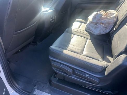 Used 2023 Chevrolet Suburban LT image 8