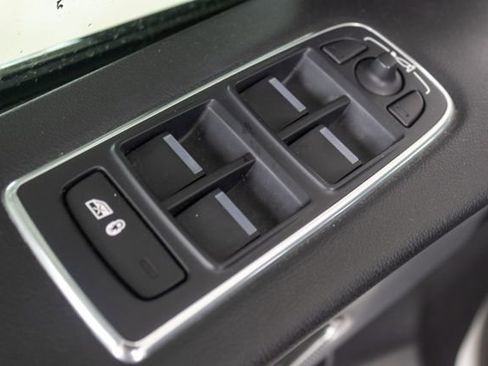 Used 2018 Jaguar F-PACE S image 23