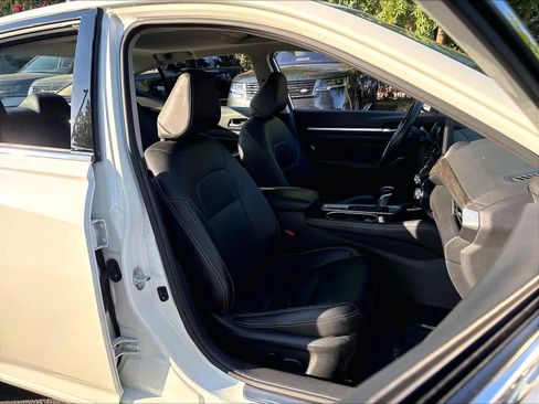 Used 2023 Nissan Altima 2.5 SL FWD image 10