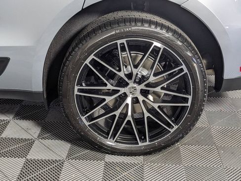 New 2026 Porsche Macan image 12