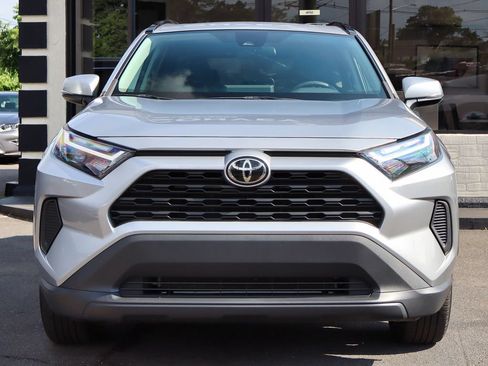 Used 2022 Toyota RAV4 XLE w/ Convenience Package AWD/4WD image 3