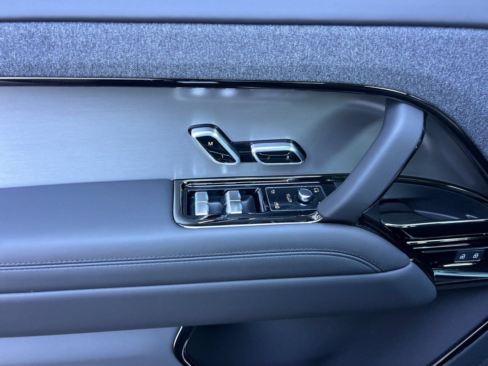 New 2026 Land Rover Range Rover Sport Dynamic SE AWD/4WD image 11