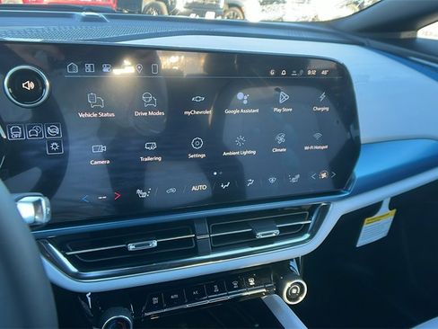 New 2026 Chevrolet Equinox EV LT image 21