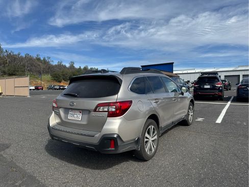 Used 2018 Subaru Outback 2.5i Limited image 5