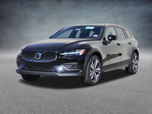 New 2026 Volvo V60 B5 Cross Country Plus w/ Protection Package Premier AWD/4WD image 3