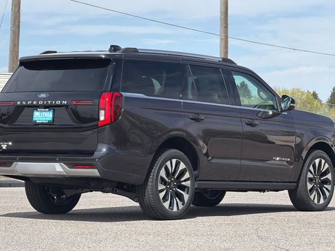New 2026 Ford Expedition Platinum w/ Driver's Package AWD/4WD image 9