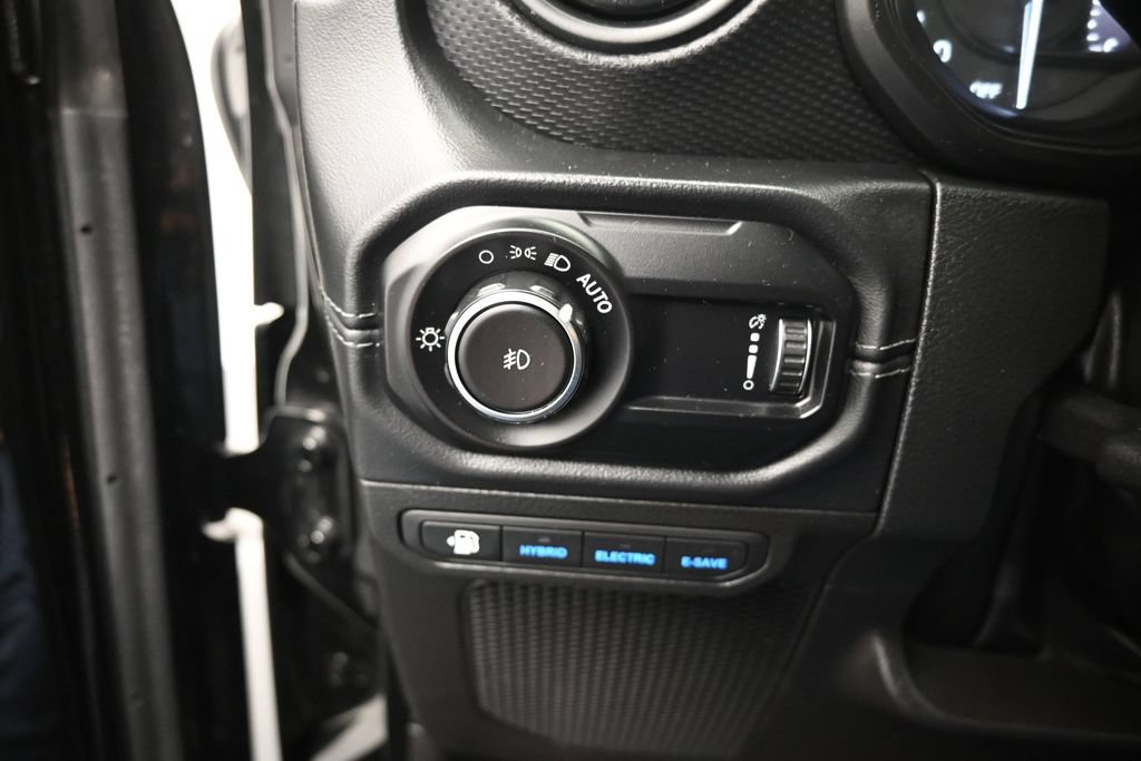 Used 2024 Jeep Wrangler Unlimited Rubicon 4xe w/ Technology Group AWD/4WD image 12