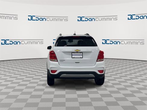 Used 2022 Chevrolet Trax LT w/ LT Convenience Package image 7