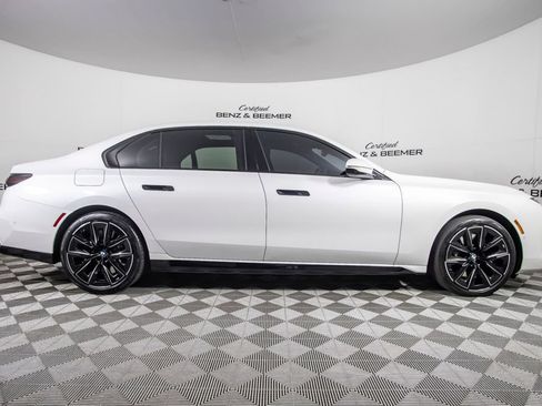 Used 2023 BMW 760i xDrive w/ Luxury Rear Seating Package AWD/4WD image 11