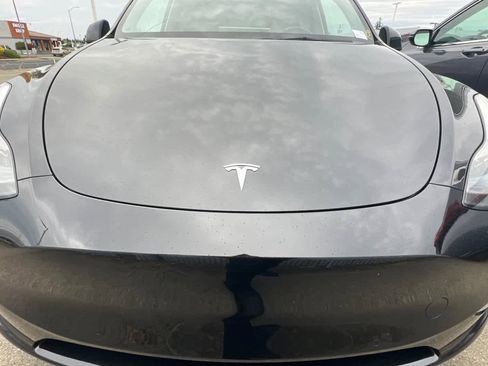 Used 2021 Tesla Model Y Long Range image 12