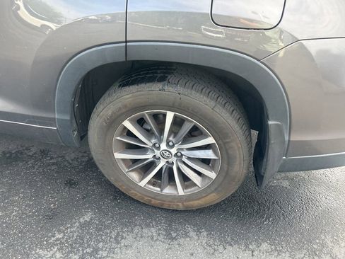 Used 2018 Toyota Highlander XLE AWD/4WD image 16