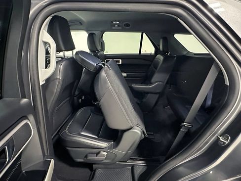 Used 2021 Ford Explorer XLT w/ Equipment Group 202A AWD/4WD image 18