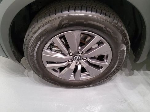 Used 2024 Nissan Pathfinder SV image 29