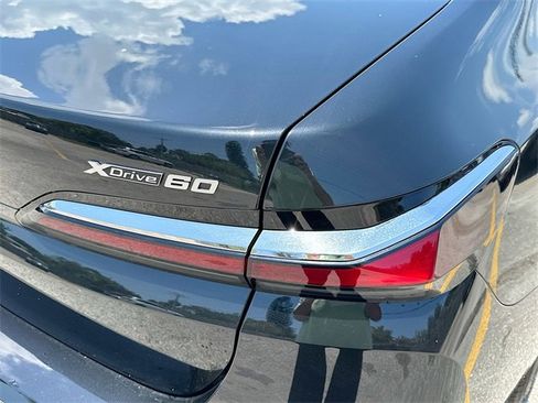 Used 2024 BMW i7 xDrive60 w/ Executive Package image 30