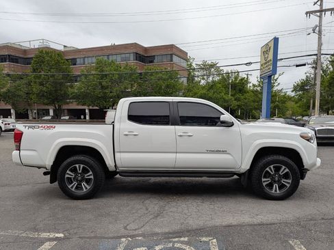 Used 2017 Toyota Tacoma TRD Sport w/ Tow Package (A/T) AWD/4WD image 6